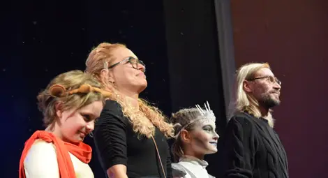 "Фрийдъм" се качи за пръв път на голямата сцена в Доходното здание с коледния спектакъл "Заедно" /галерия/