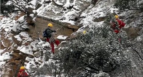 Взривиха опасната скала над пътя за Девин