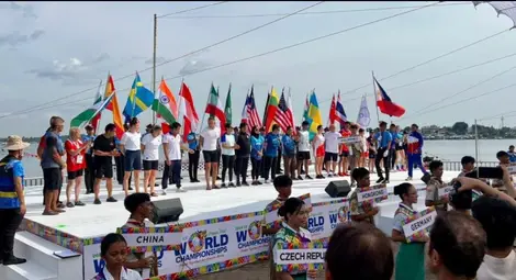 Община Русе получи знамето за град домакин на Световното първенство по драконови лодки през 2025 г.