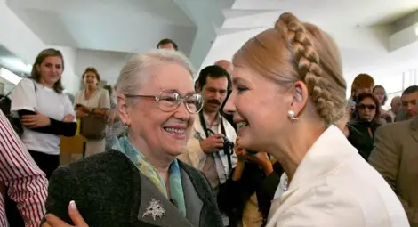 Тимошенко гласува в Киев на вота за президент Тимошенко гласува в Киев на вота за президент