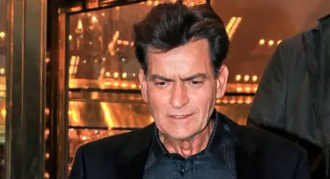 Чарли Шийн проговаря за СПИН-а