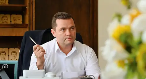 Попитай кмета: Живеем в пепел на улицата и тротоарите  до училище &bdquo;Алеко Константинов&ldquo;