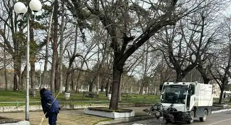 Общинските екипи извършват планирани дейности по поддържане на уличната мрежа и градската среда в Русе