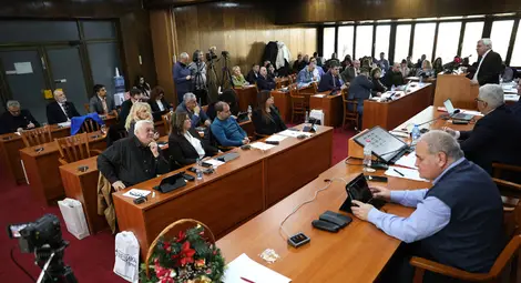 Придобивният данък мина на косъм след много дебати Придобивният данък мина на косъм след много дебати