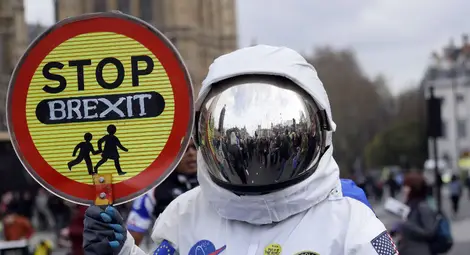 Недостиг на гориво, храни и лекарства заплашва Великобритания при Брекзит без сделка