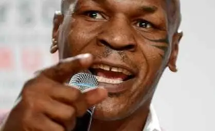 Майк Тайсън хванал Брад Пит в леглото на бившата си съпруга. И артистът останал жив... Майк Тайсън хванал Брад Пит в леглото на бившата си съпруга. И артистът останал жив...