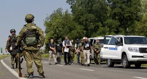 ОССЕ: Колони танкове и тежки оръжия се движат из Източна Украйна