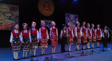 Млади таланти показаха дарби на народни певци и певици