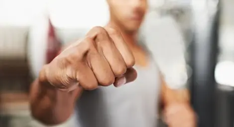 60 000 лева обезщетение за парализиран до живот от юмрук на селски сбор мъж