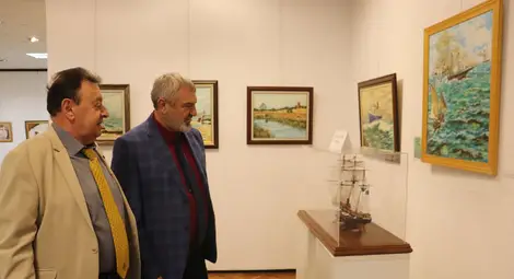 Славейко Петров представи 40 картини в 19-ата си поредна самостоятелна изложба на „Борисова“ 6 в Русе Славейко Петров представи 40 картини в 19-ата си поредна самостоятелна изложба на „Борисова“ 6 в Русе