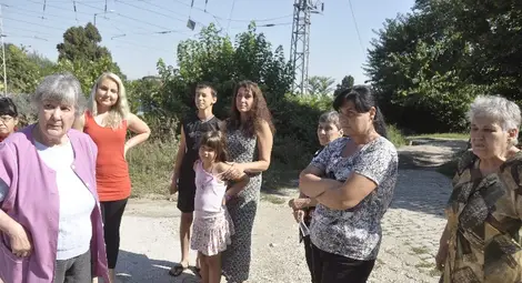 В &bdquo;Родина&ldquo; се надигнаха срещу оградите  на жп линията