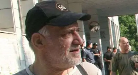 Пловдивски лидер на протеста нападнат пред дома му с камъни