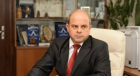 Кметът Стоилов: Старите пушещи автомобили  трябва да плащат по-големи данъци