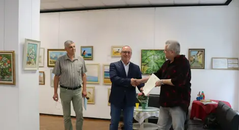 Изложба събира различните лица на лятото в галерията на „Борисова“ 6 в Русе Изложба събира различните лица на лятото в галерията на „Борисова“ 6 в Русе