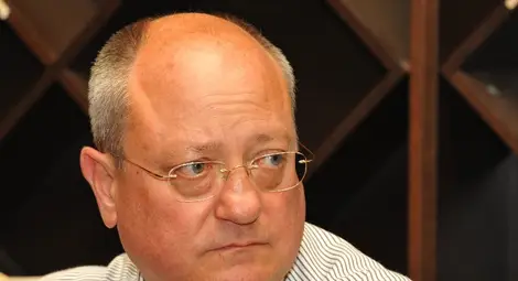 Просветният министър със срещи в университета и гимназията по облекло