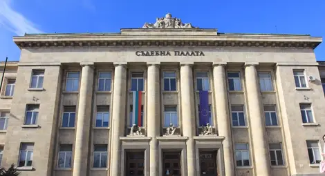 Стругар осъди шефката си за 676 часа извънреден труд и неплатени заплати