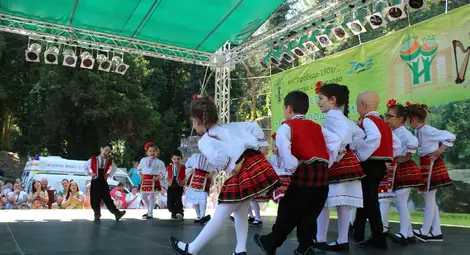 Българска чаена церемония, пчеларско изложение и много награди на "Сцена под липите"