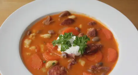 Как едно пушено свинско краче и боб като броеница на гръцки монах омагьосаха класик