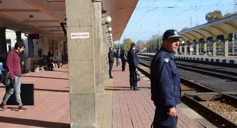 Засилен контрол на Дунав мост на пътуващtите по френска линия