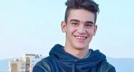 Учители отказват цветя, за да помогнат на болно момче