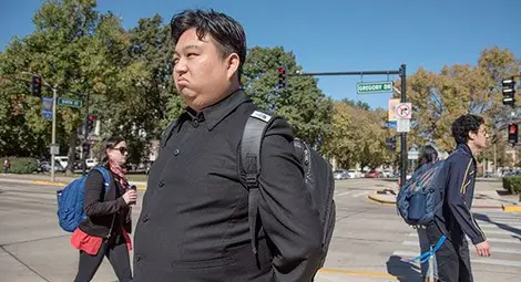 Изумени пътници в метрото срещнаха известен диктатор