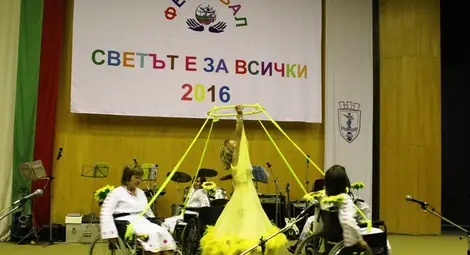 656 певци, поети, художници и танцьори с увреждания доказаха: Светът е за всички