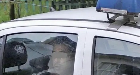 Циганин към полицаи: Ще ви отрежа главите гяурски! Циганин към полицаи: Ще ви отрежа главите гяурски!