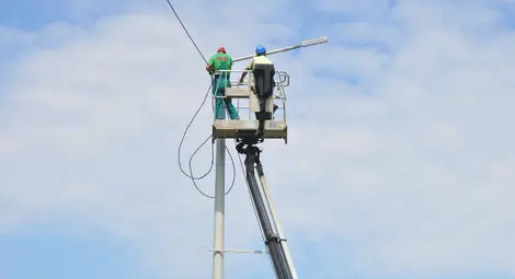 Подменят старите натриеви лампи по централни улици Подменят старите натриеви лампи по централни улици