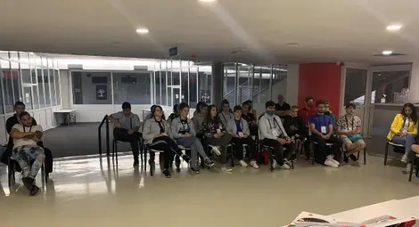 Младежи на среща с Любо Ганев - човек, когото с удоволствие биха следвали, образец за труд и дисциплина /галерия/ Младежи на среща с Любо Ганев - човек, когото с удоволствие биха следвали, образец за труд и дисциплина /галерия/