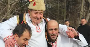 „Сухо шише се суши на шосе“ пак ще брои чашките на Дядовден