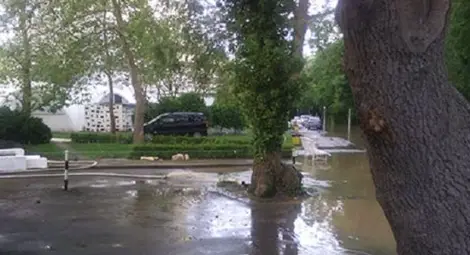 Евакуират 500 туристи от наклонения хотел в Албена