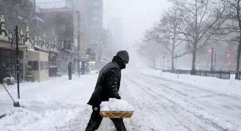 Снеговалежът продължава, температурите - малко по-високи