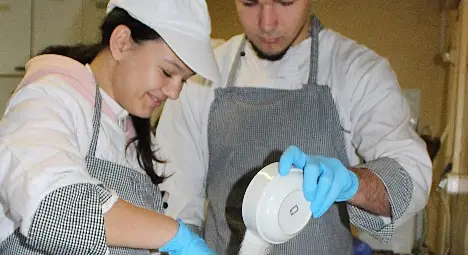 В кухнята на Обретенови: Сладки рецепти, история и памет в учебната практика на ПГ по туризъм - Русе