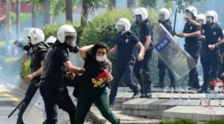 31 загинали при безредиците в Турция