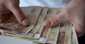 46% от фирмите вдигат  заплатите догодина