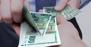 Българите очакват трудни  времена и погасяват кредити