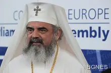 Румънският патриарх дарява половината си заплата за бедните Румънският патриарх дарява половината си заплата за бедните