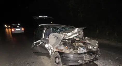 Рязаха кола, за да спасят шофьора след удар в тежка машина с пиян водач