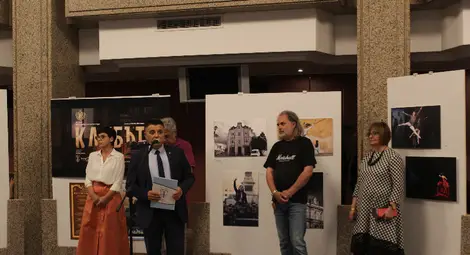 Петър Стаменков представи фотоизложбата &bdquo;Градът&ldquo; в Доходното здание