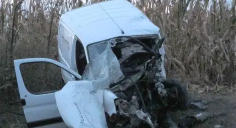 Момиче с книжка от половин година уби млад мъж и рани тежко друг