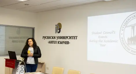 Кръгла маса в Русенския университет събра ученици от България, Латвия, Румъния и Гърция Кръгла маса в Русенския университет събра ученици от България, Латвия, Румъния и Гърция