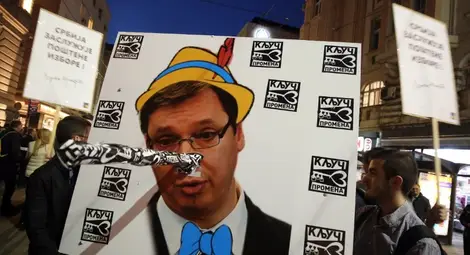 Хиляди протестиращи пред президенството в Белград, Вучич ги нарича фашисти и крадци