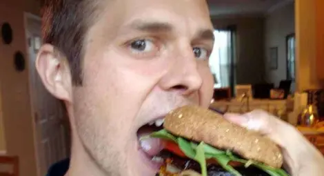 Яжте на тъмно, за да отслабнете