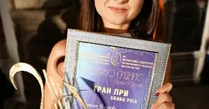 Карина Илиева отнесе в Свищов голямата награда от „Северно сияние“