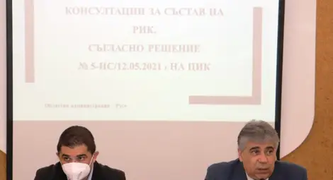 Зам.областният управител Валентин Колев и гл. секретар на областта Симеон Иванов. 			              Снимка: ОА