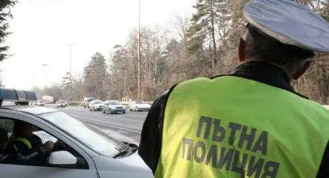 Шофьор си докара глоба заради зарязани огледала