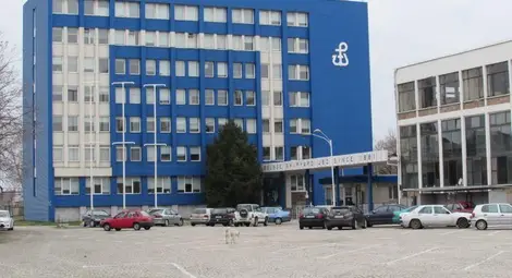 Корабната не работи,  но дълговете ѝ растат