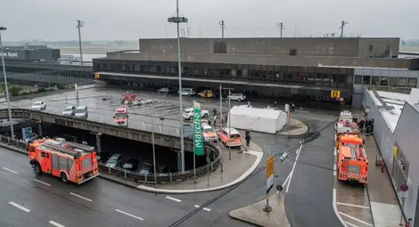 Кола се вряза в летището в Хановер с опит да стигне до пистата