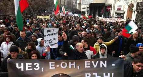 Софиянци хвърляха яйца по министерството на Дянков 