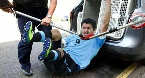 Facebook полудя по "канибала" Суарес  /галерия/